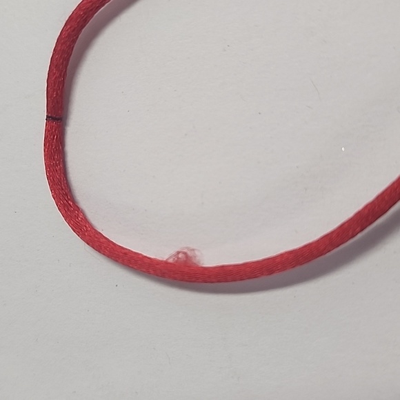 Uno De 50 Unisex men women's Silver Tone Padlock Logo Red Luck Bracelet Roll On - Picture 3 of 5